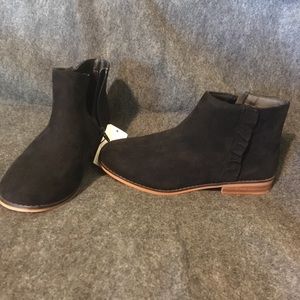 NWT cat and jack suede booties